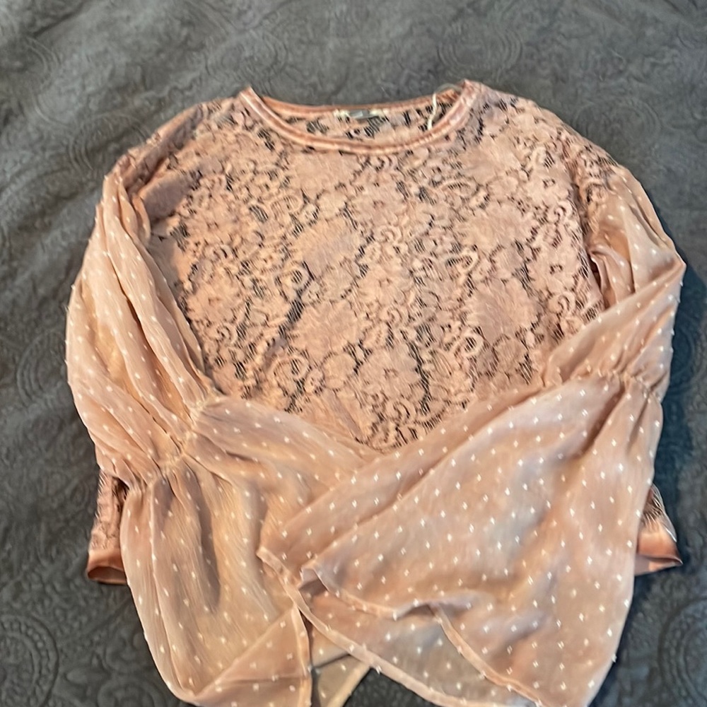 Gimmicks beautiful lace top